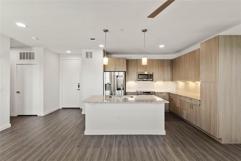 1500 N Fitzhugh Avenue