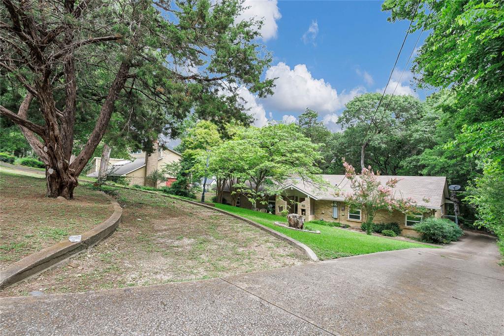 511 W Red Bird Lane