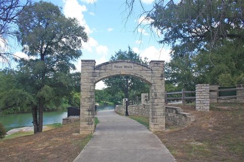 A home in Glen Rose