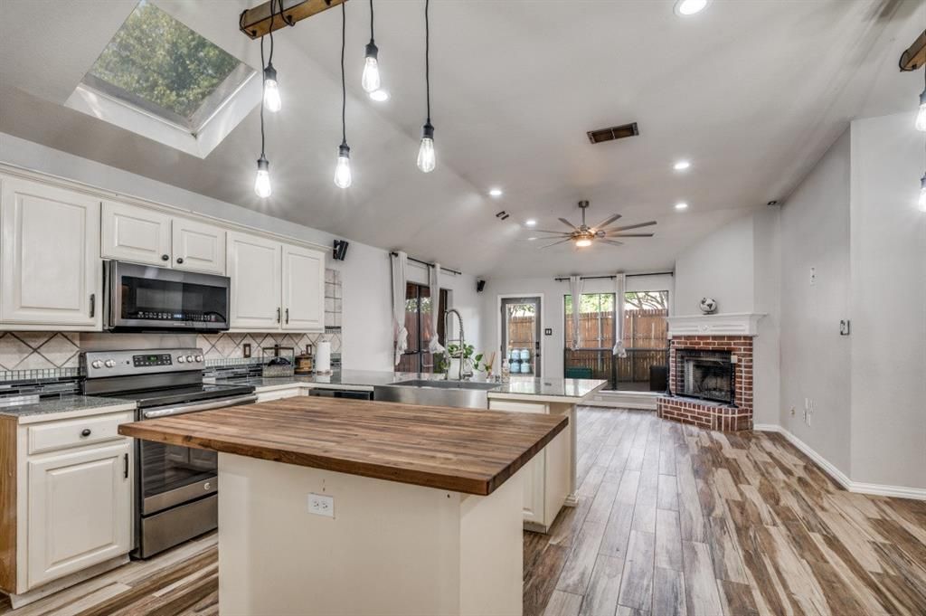 Photo of 5005 Bradley Lane, Arlington, TX 76017 (MLS # 21194109)