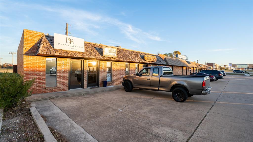 320 N Jim Wright Freeway 324