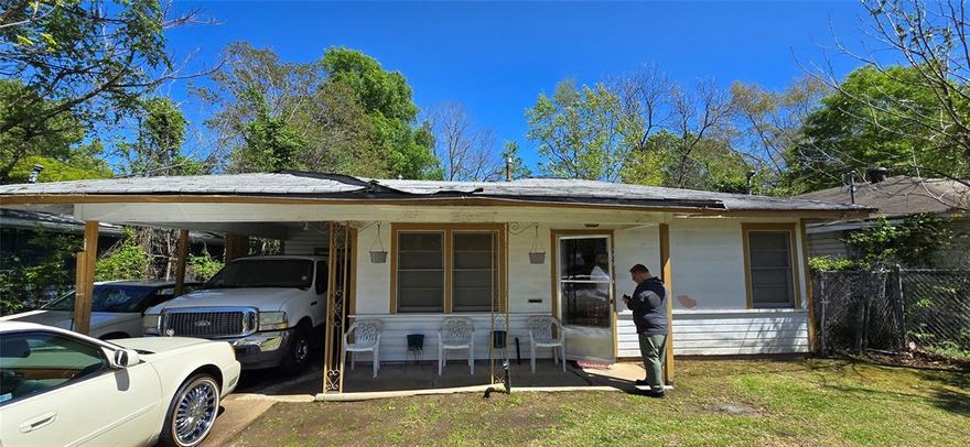 PACKAGE DEAL 325 E Oklahoma Avenue Vivian, LA 71082,  
MLS#: 20868775 $35,000