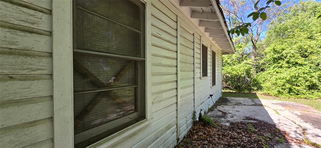 937 Lewis Place