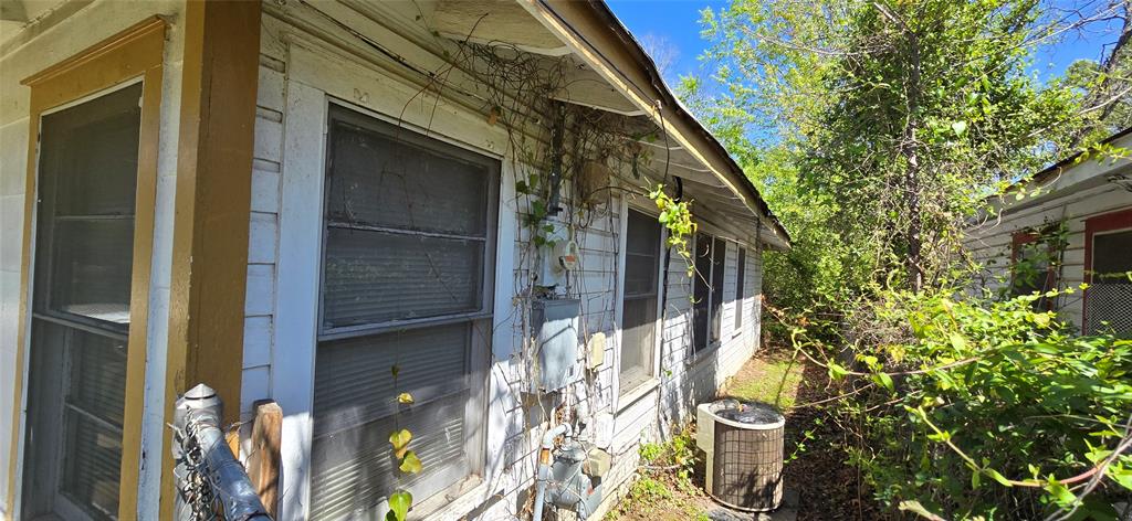 937 Lewis Place