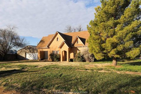 411 N McKinley Rotan TX 79546