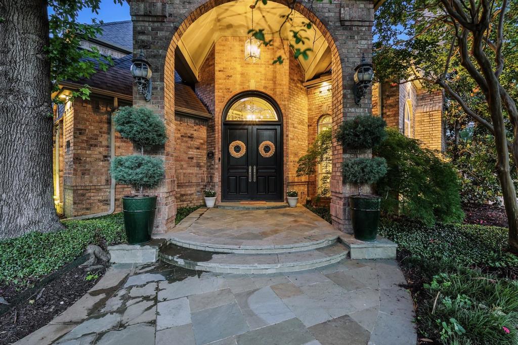 4819 Lakeside Drive