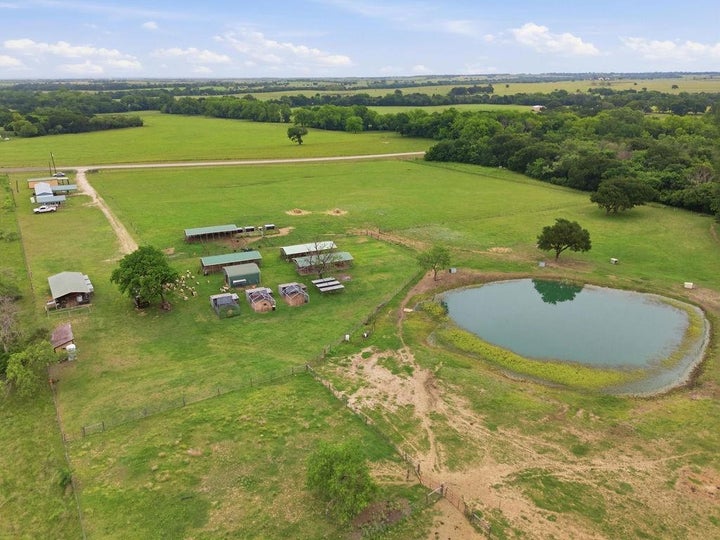 Photo 1 of 40 — 7956 Fm 2114, Hubbard, TX 76648