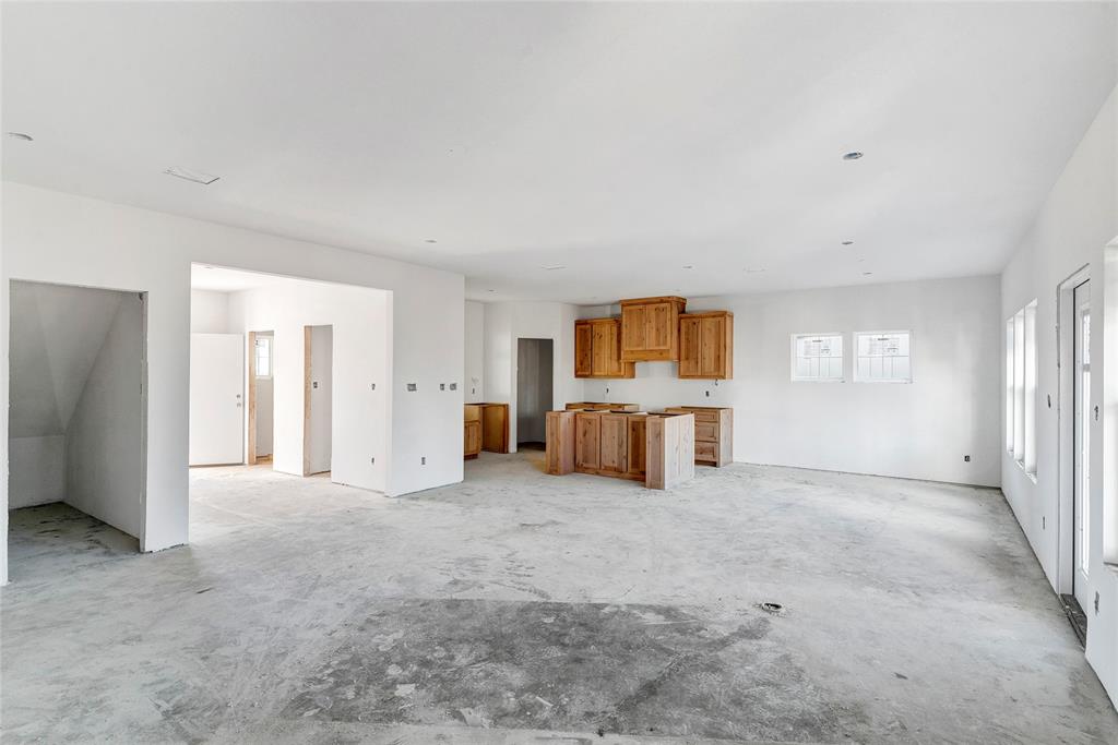 2044 Salina Circle