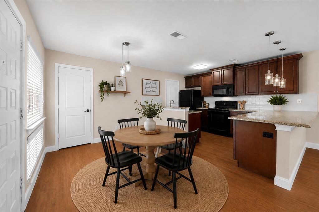 Oaks On Montfort Condos - Residential