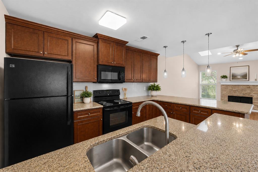 Oaks On Montfort Condos - Residential