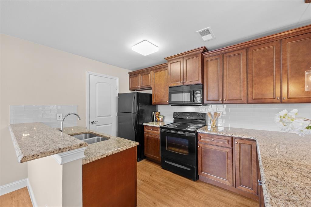 Oaks On Montfort Condos - Residential