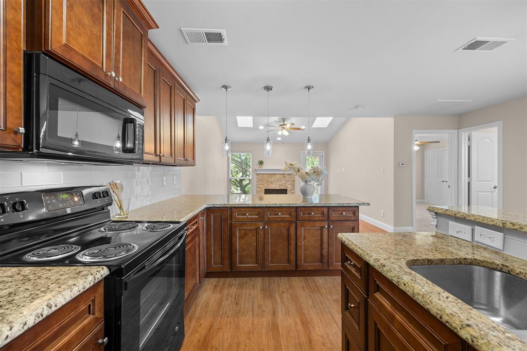 Oaks On Montfort Condos - Residential