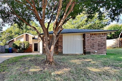 Photo of 1319 Colony Court, Flower Mound, TX 75028 (MLS # 21331297)