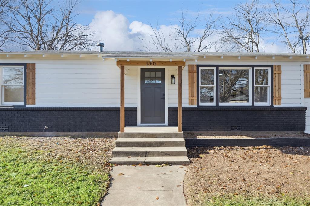 1301 N Douglas Avenue