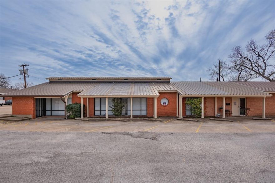 Private professional office suite available near downtown Waxahachie! All bills paid. Ideal space for massage therapist, architect, lawyer, book keeper, CPA, or contractor.  Fully remodeled multi tenant office building. Good parking. $425 Deposit. One year lease minimum.  $41.99 application fee.