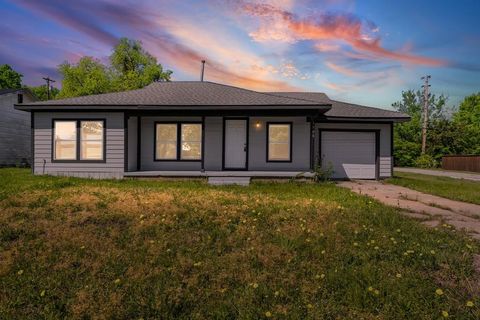 Photo of 1806 Wellington Street, Greenville, TX 75401 (MLS # 21149888)