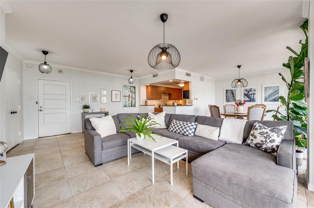 6211 W Northwest Highway 706