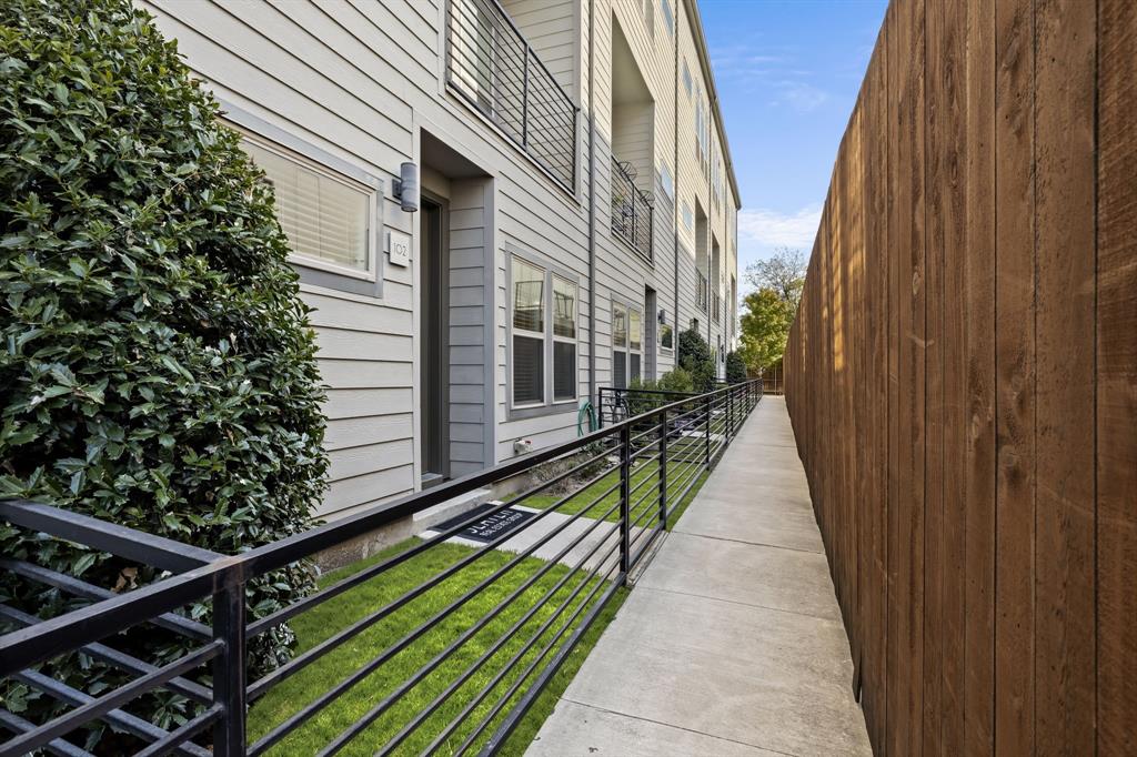 Roseland Condominium - Residential