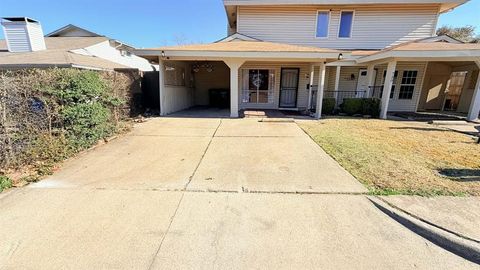 Photo of 732 Valiant Circle, Garland, TX 75043 (MLS # 21191384)