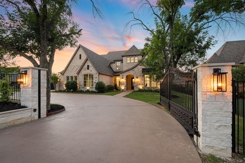 Photo of 320 W Highland Street, Southlake, TX 76092 (MLS # 21136608)