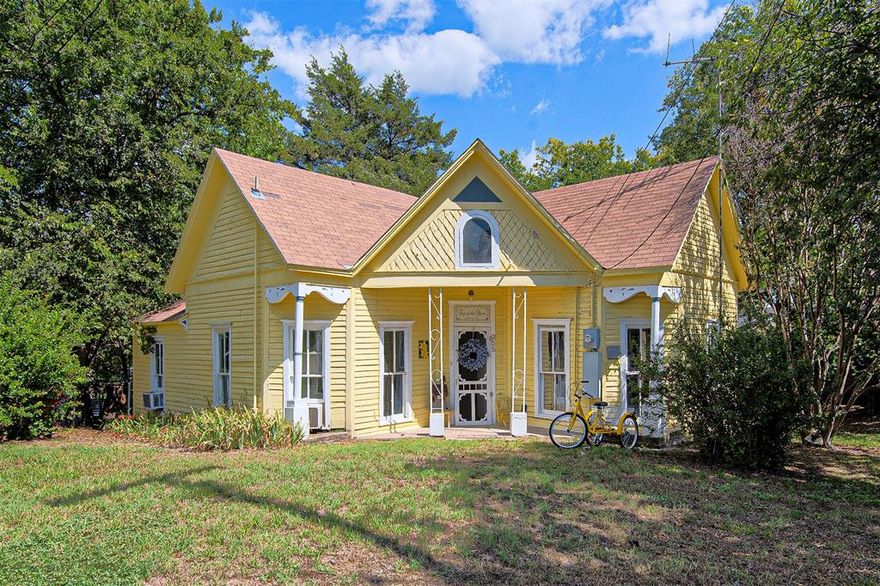 OFFER DEADLINE October 7, 2024 by 5 P.M. Seller requests no more showings. 
Charming home in downtown Van Alstyne is ready for its new owner! Lovingly named, Eye of the Storm, by its current owner, this humble abode has been the epicenter of comfort and peace for many decades. 
Home features many of the original details including woodworking, paneling, and floors which add to its character and charm. Versatile floorplan and within walking distance to all that downtown Van Alystne has to offer. House would make a fantastic AirBnB or rental.
Home needs some TLC and is priced to allow for the new owner to make improvements. Schedule your showing today to see this lovely home for yourself.