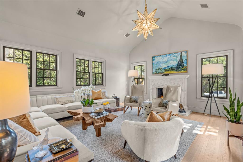 2336 Medford Court E