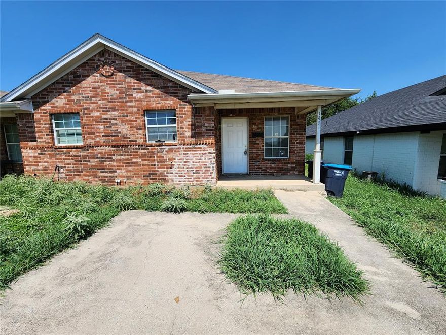 This 3-bedroom, 2-bathroom duplex in South Fort Worth offers 1,050 sq. ft. of comfortable living space with a modern open floor plan. The spacious living area flows seamlessly into the kitchen, which comes equipped with all appliances (except microwave). A utility room with full-size washer and dryer connections adds convenience, while durable LVP flooring runs throughout the home for easy upkeep. Outside, enjoy a small fenced backyard—perfect for relaxing or entertaining.