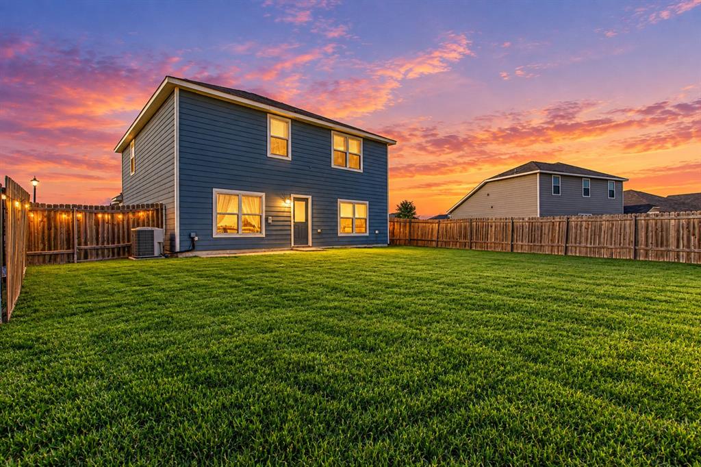 122 Crockett Way