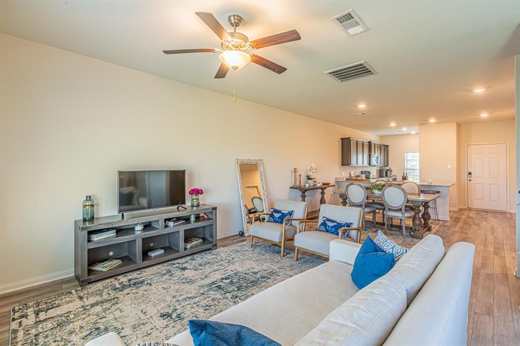 122 Crockett Way
