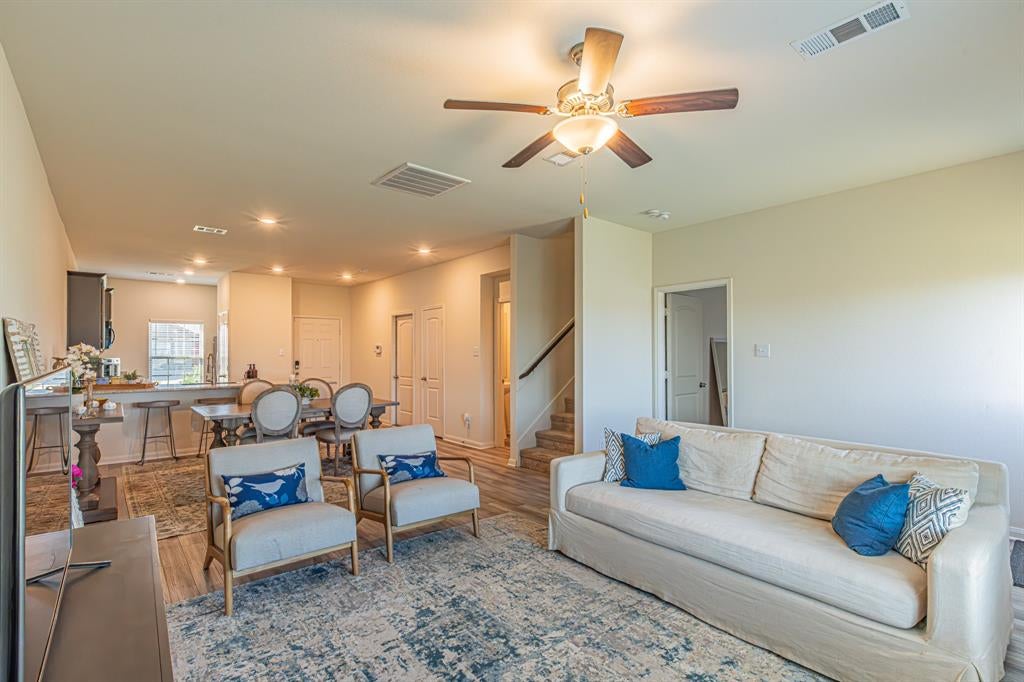 122 Crockett Way