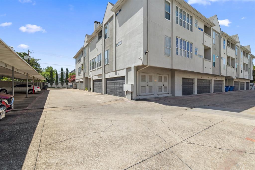 Hall Street Condo 4104 - Residential Lease