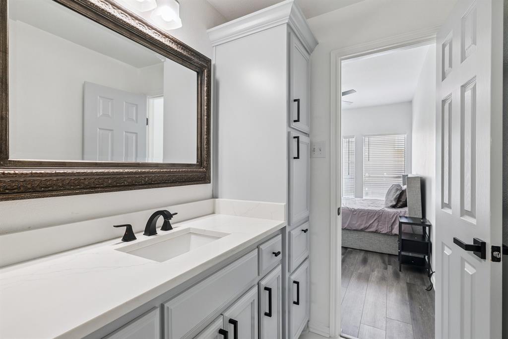 Hall Street Condo 4104 - Residential Lease