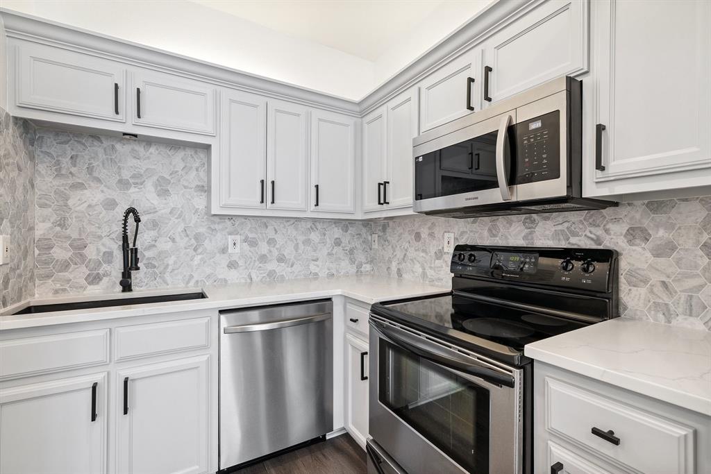 Hall Street Condo 4104 - Residential Lease