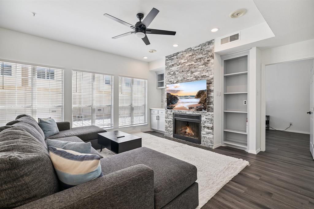 Hall Street Condo 4104 - Residential Lease