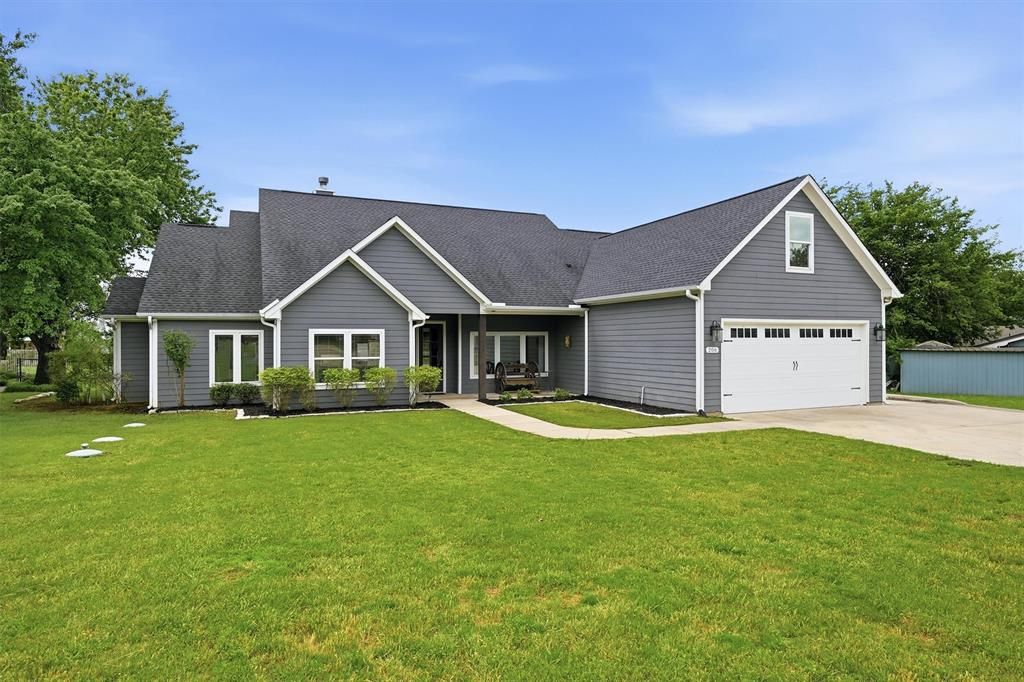 Photo of 206 Modoc Trail, Lake Kiowa, TX 76240 (MLS # 21265557)