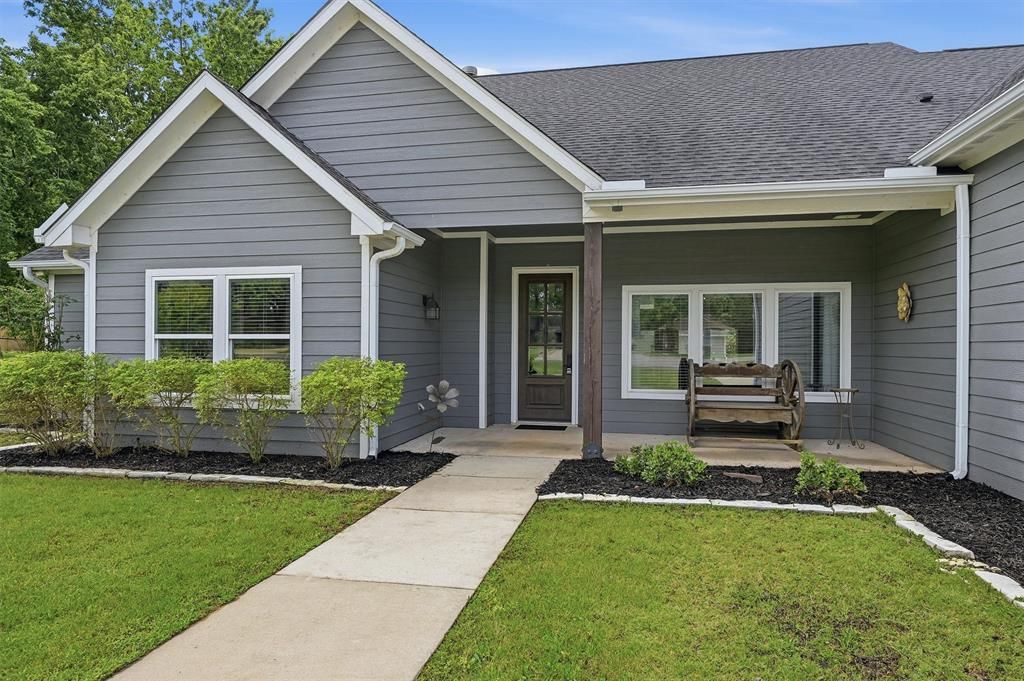 Photo of 206 Modoc Trail, Lake Kiowa, TX 76240 (MLS # 21265557)