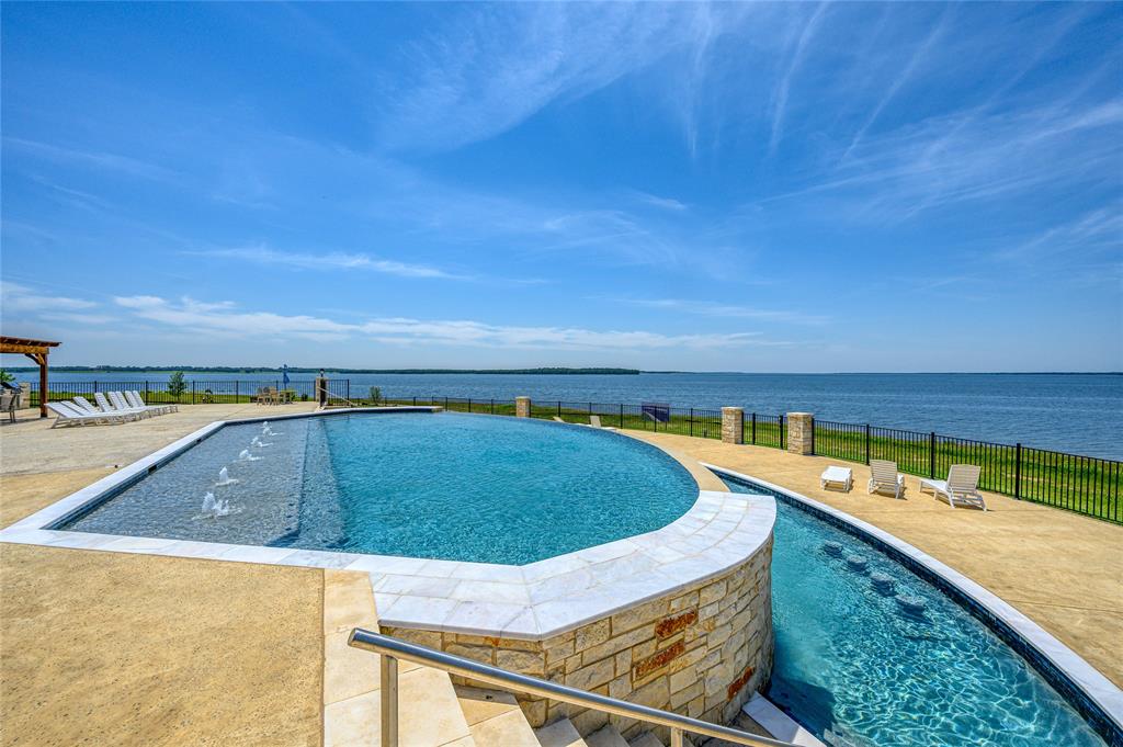 The Peninsula - Land