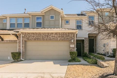 Photo of 17736 Coralberry Drive, Dallas, TX 75252 (MLS # 21286334)