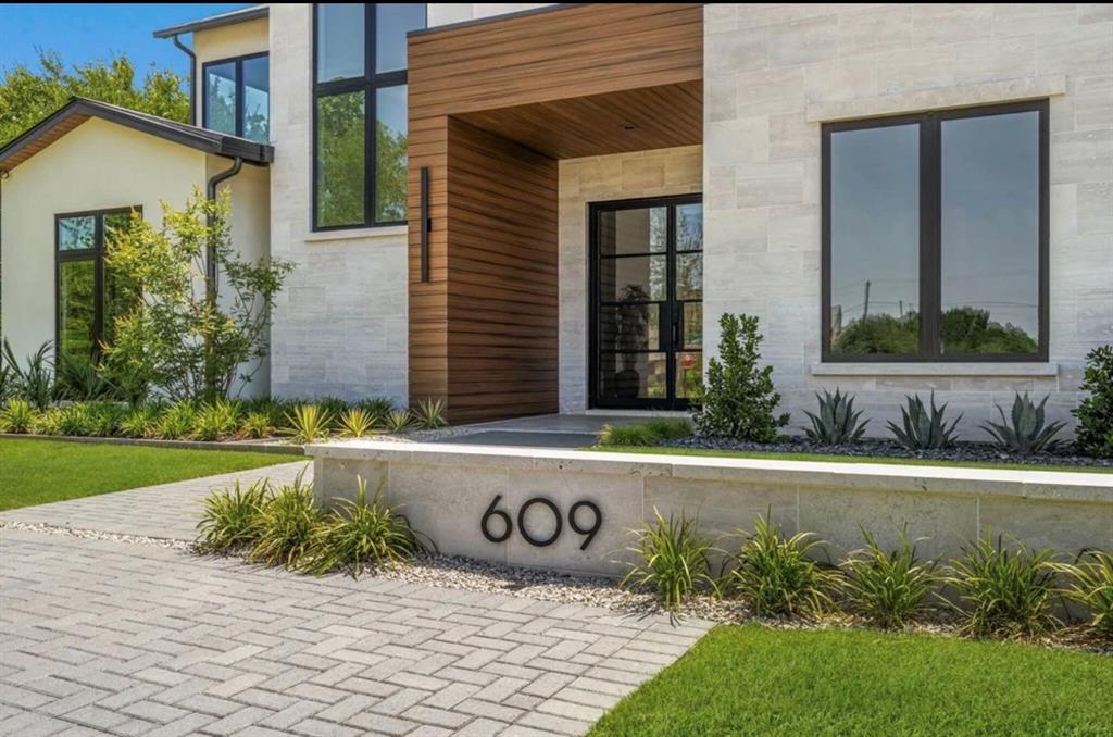 609 Pemberton Drive