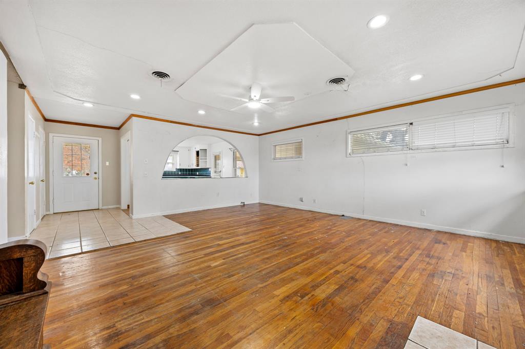 1002 W Woodlawn Street