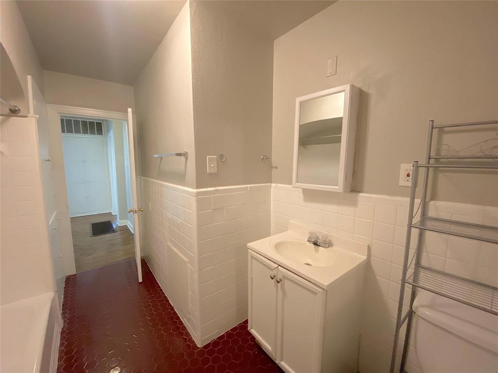 Dallas Land & Loan 03 - Residential Lease