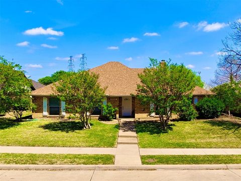 Photo of 2103 Marin, Carrollton, TX 75006 (MLS # 21247487)