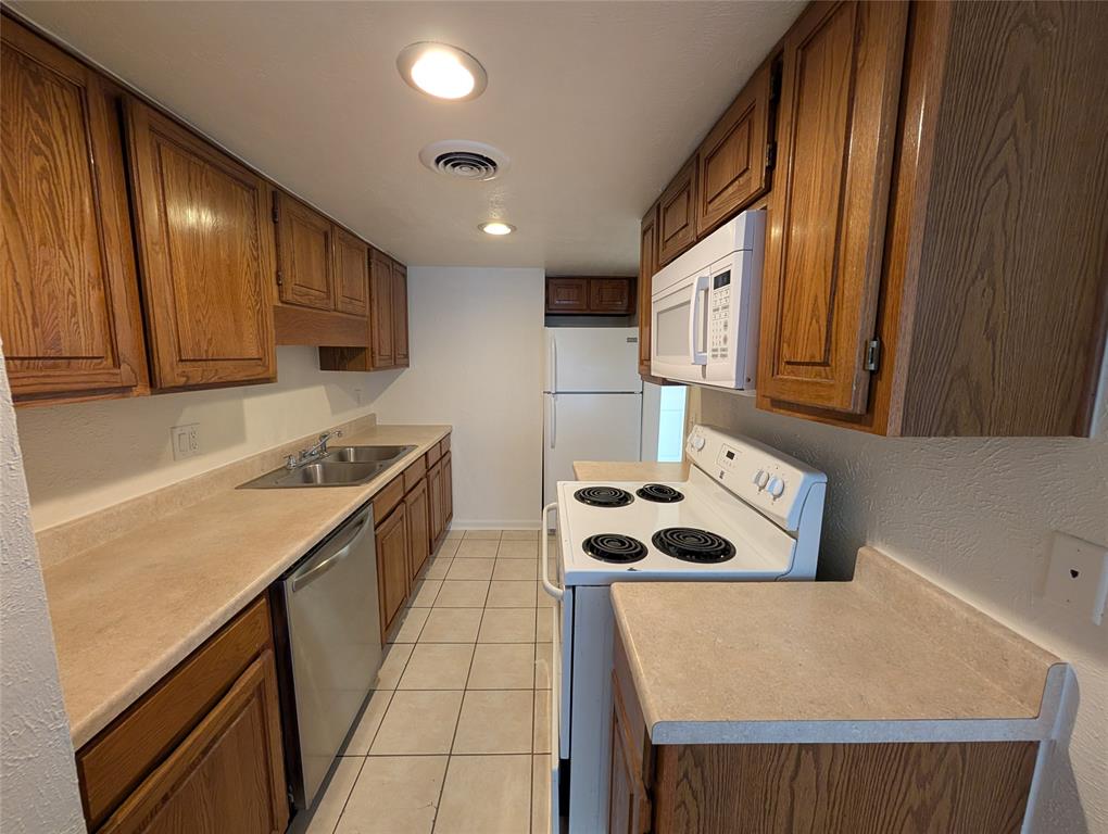 5730 Martel Avenue 115