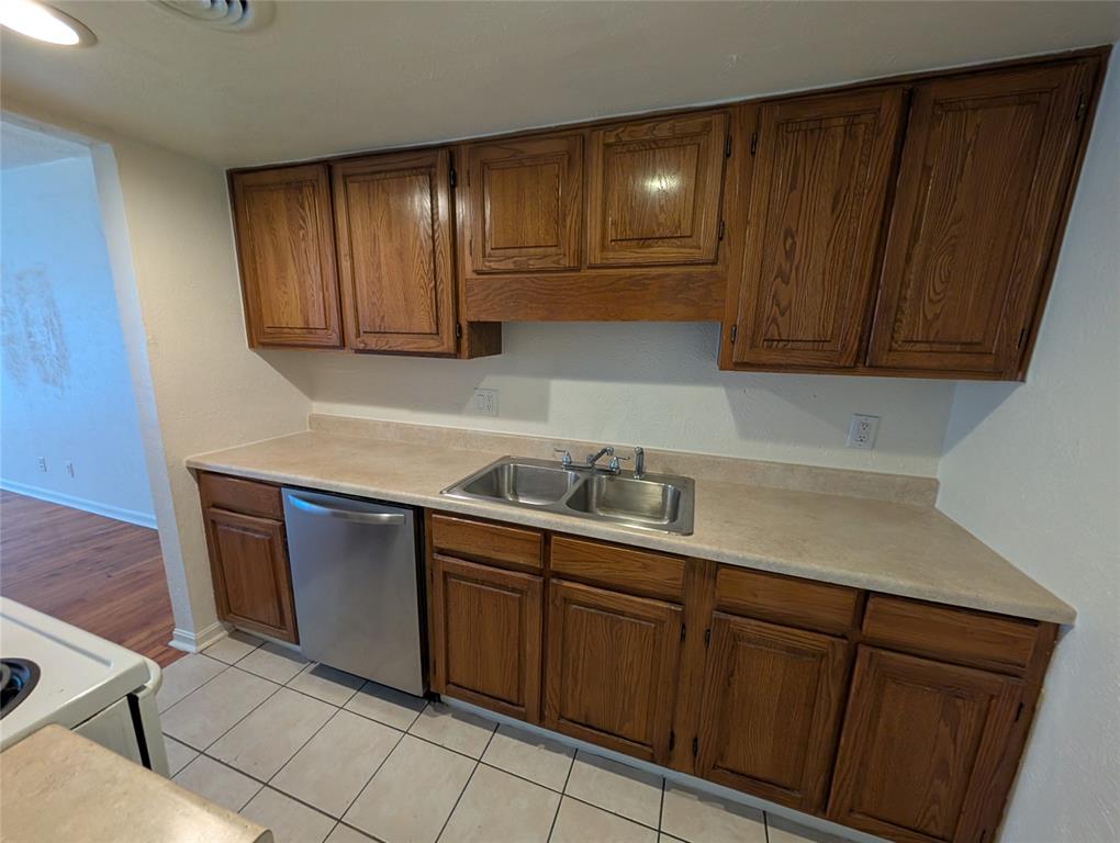 5730 Martel Avenue 115