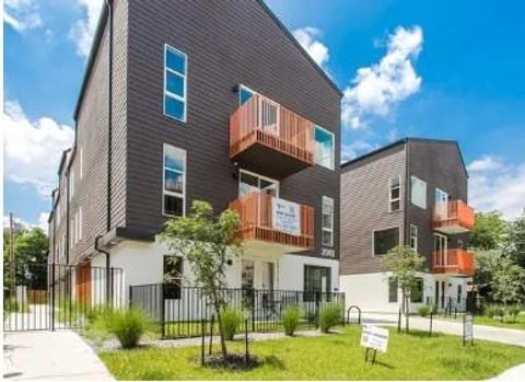 Photo of 4001 Roseland Avenue, Dallas, TX 75204 (MLS # 21145145)