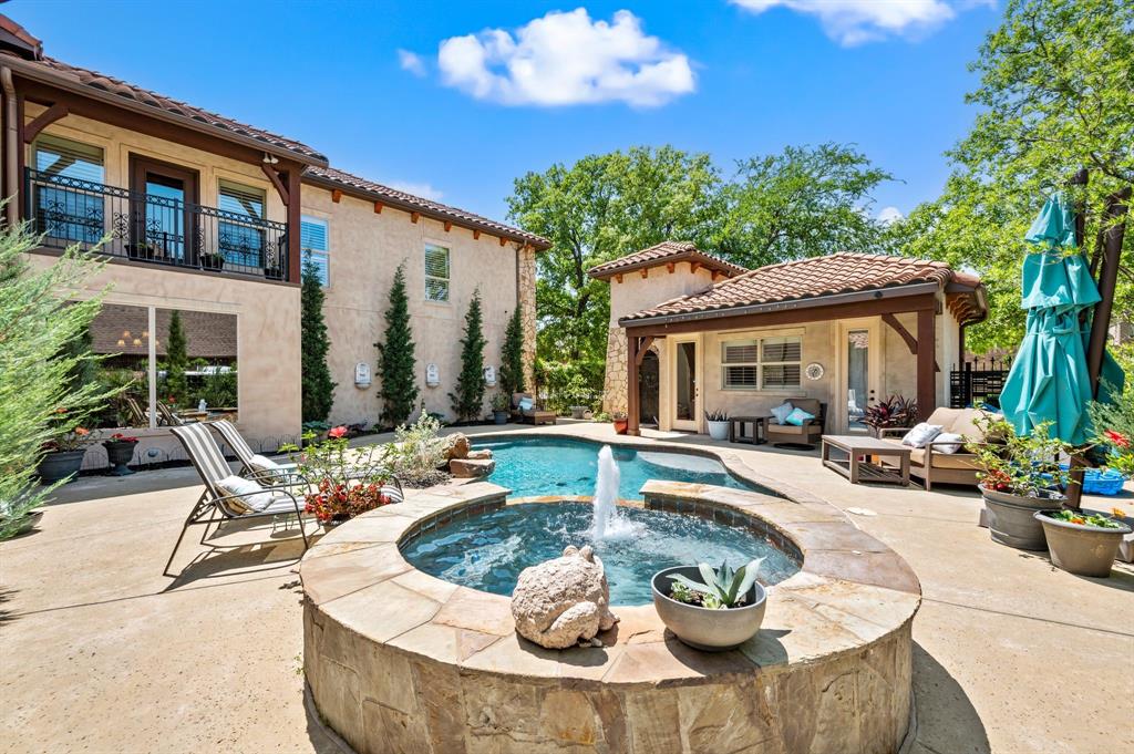 609 Deerwood Lane