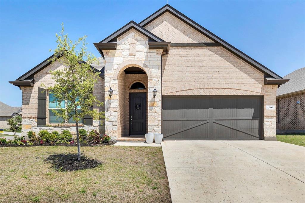 Photo 1 of 29 — 1000 Westwood Lane, Argyle, TX 76226
