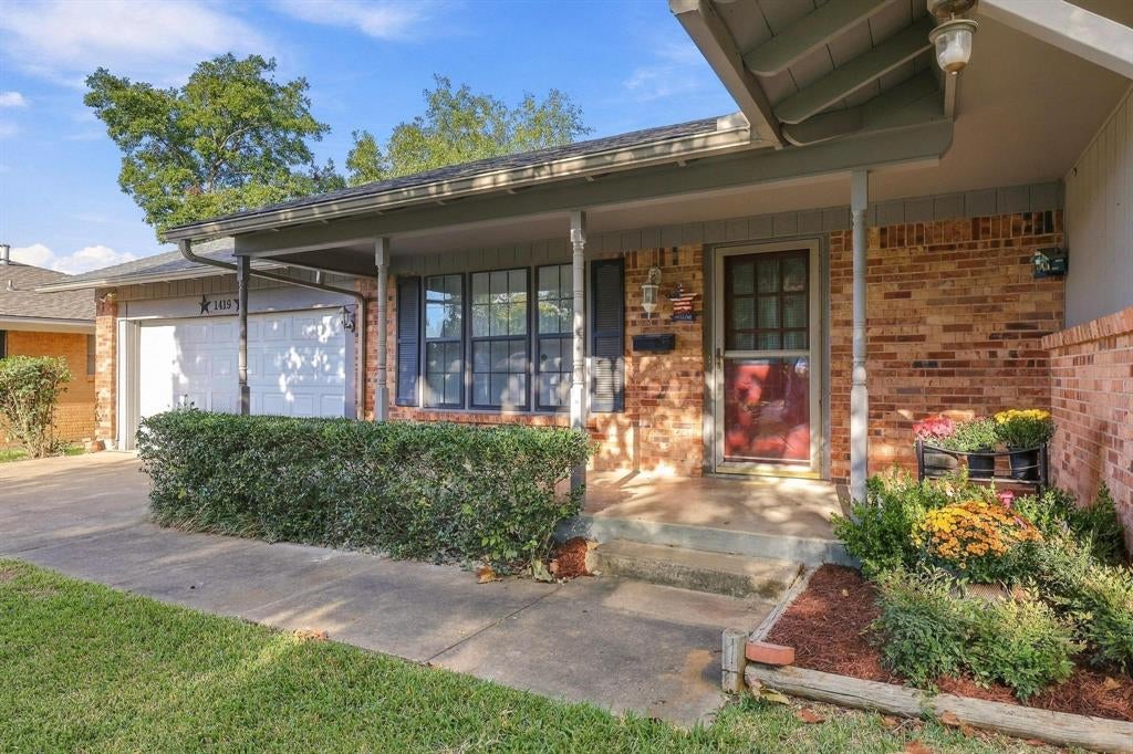 1419 Hillcrest Drive