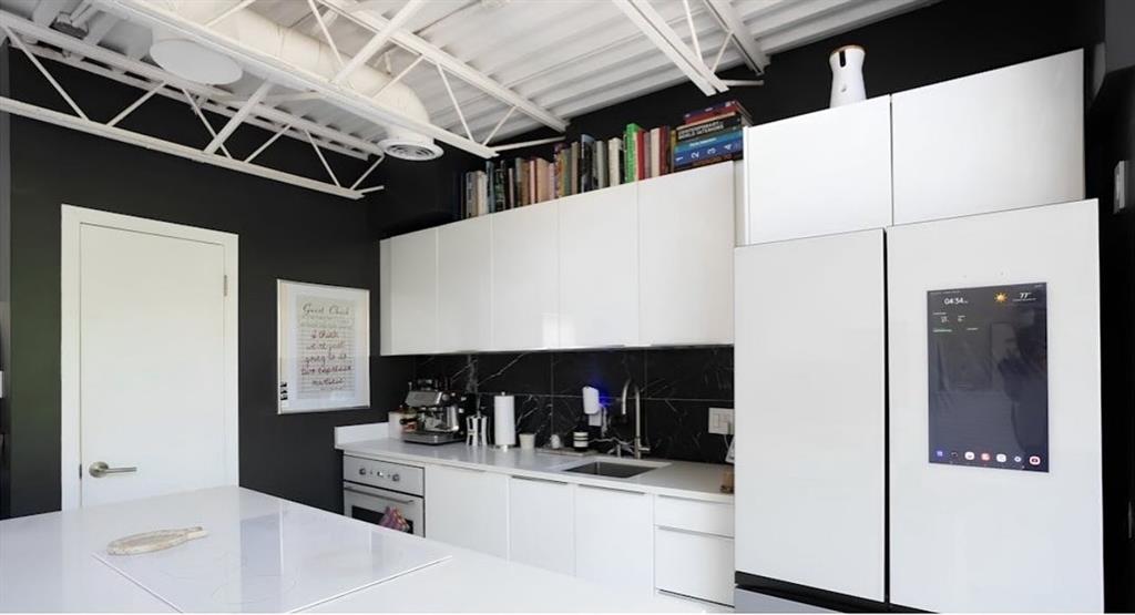 Holland Ave Condo 4239 - Residential Lease