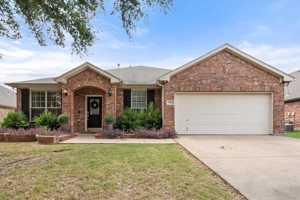 Photo of 717 Boone Trail, Mansfield, TX 76063 (MLS # 21162495)